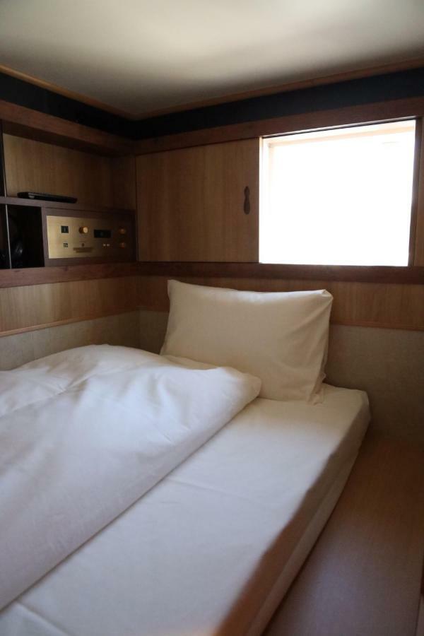 Cabin Inn Kyoto Sanjo Kawaramachi Bagian luar foto